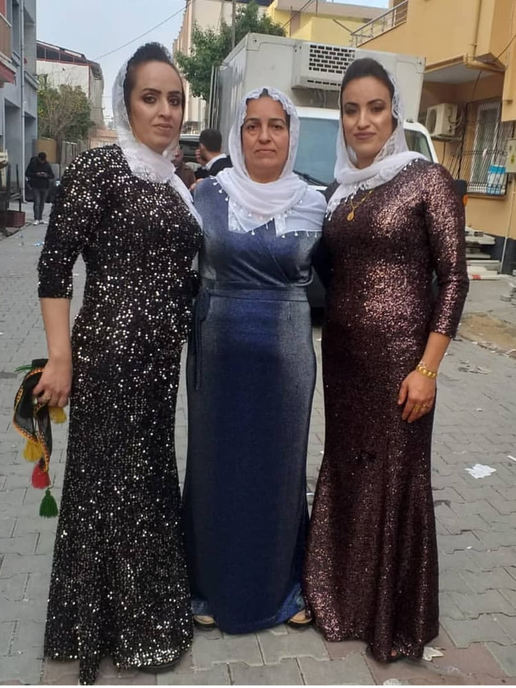 Turco curdo arabo hijab donne con un corpo splendido
 #99469397
