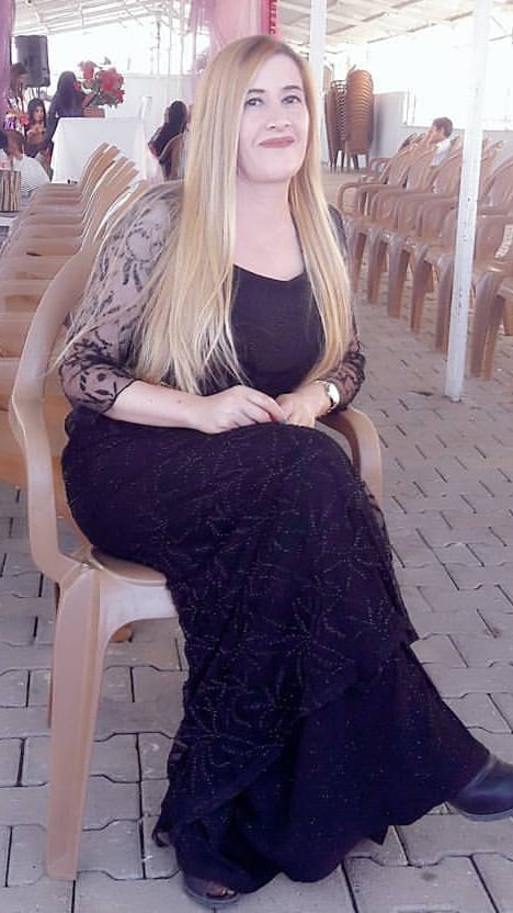 Turco curdo arabo hijab donne con un corpo splendido
 #99469416