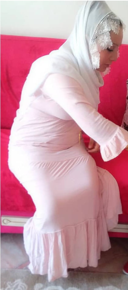 Turco curdo arabo hijab donne con un corpo splendido
 #99469418