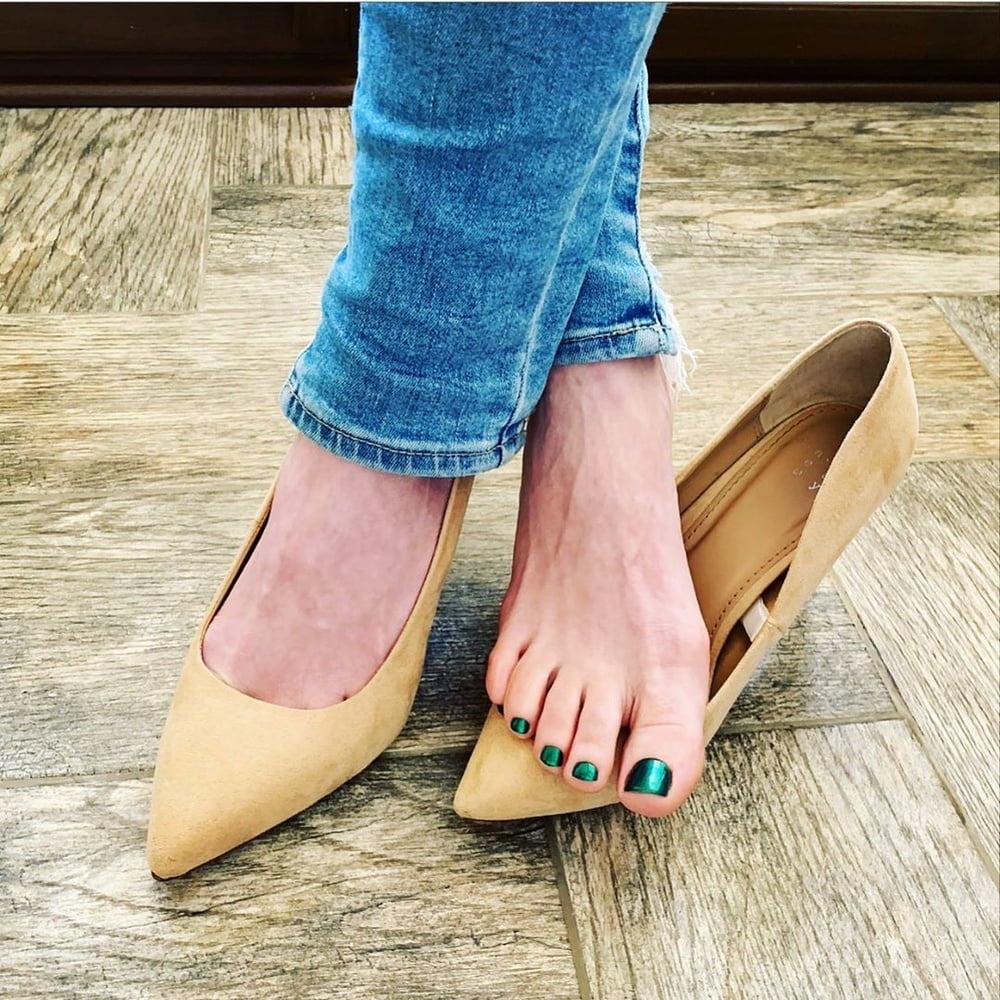 Sexy Foot Queen (feet, toes, barefoot, Flip Flops) #80696104