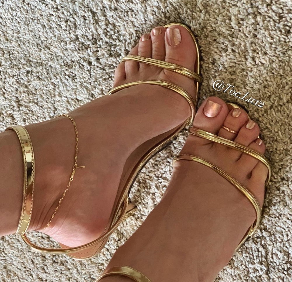 Sexy Foot Queen (feet, toes, barefoot, Flip Flops) #80696398