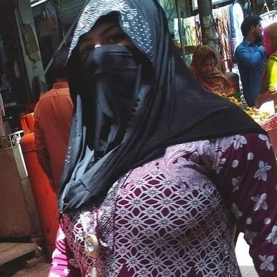 Hijab auf der Straße
 #101044266