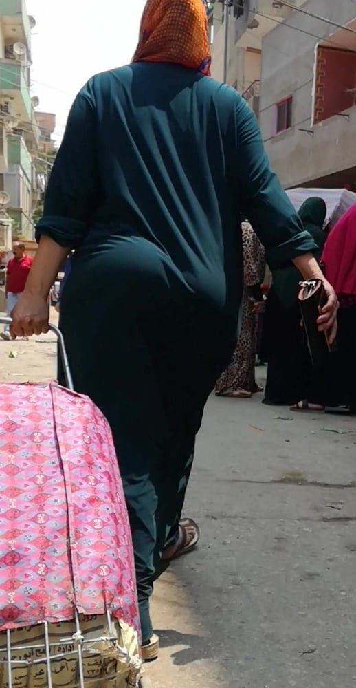 Hijab auf der Straße
 #101044304
