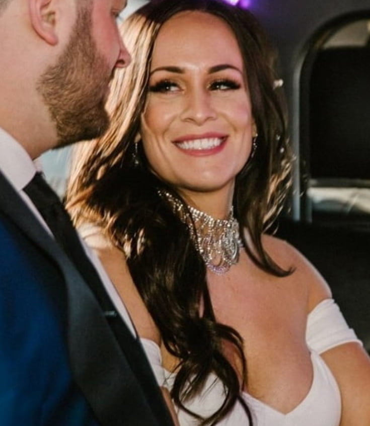 Sie ließ ihre Titten an unserem Hochzeitstag in der Öffentlichkeit los
 #81903669