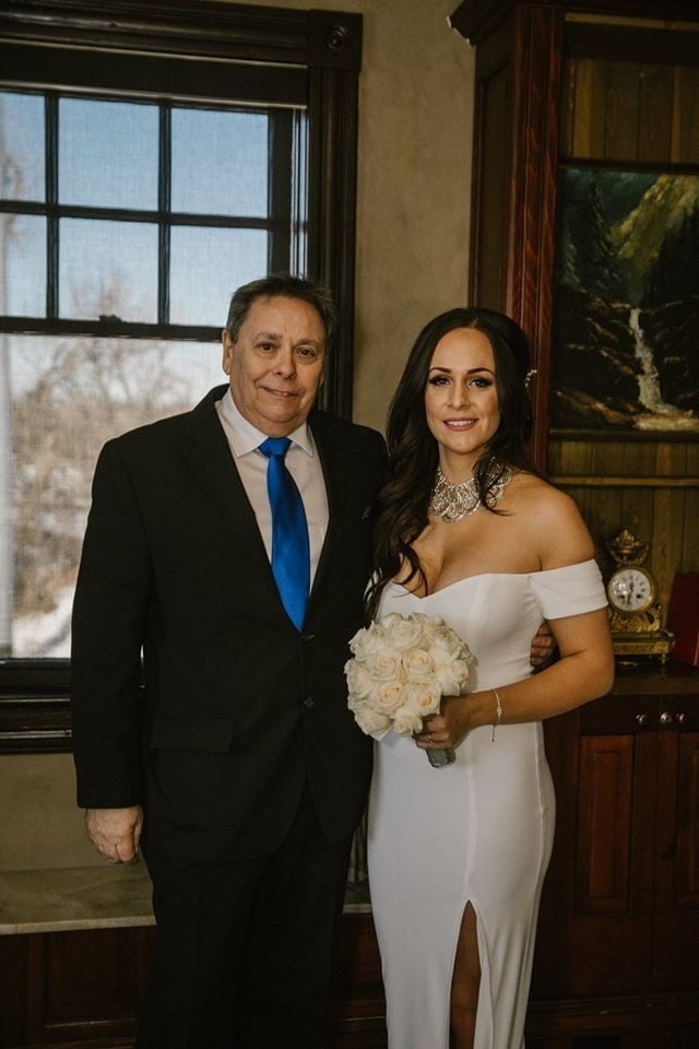 Sie ließ ihre Titten an unserem Hochzeitstag in der Öffentlichkeit los
 #81903683