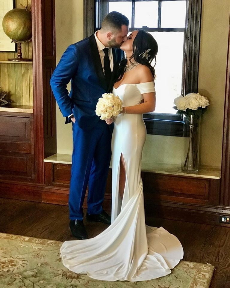 Sie ließ ihre Titten an unserem Hochzeitstag in der Öffentlichkeit los
 #81903689