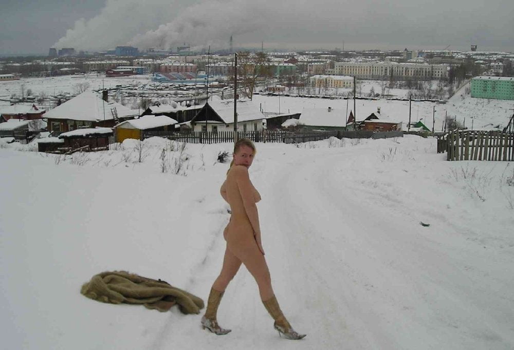 雪の中のロシア人の裸! (写真交換)
 #94427798