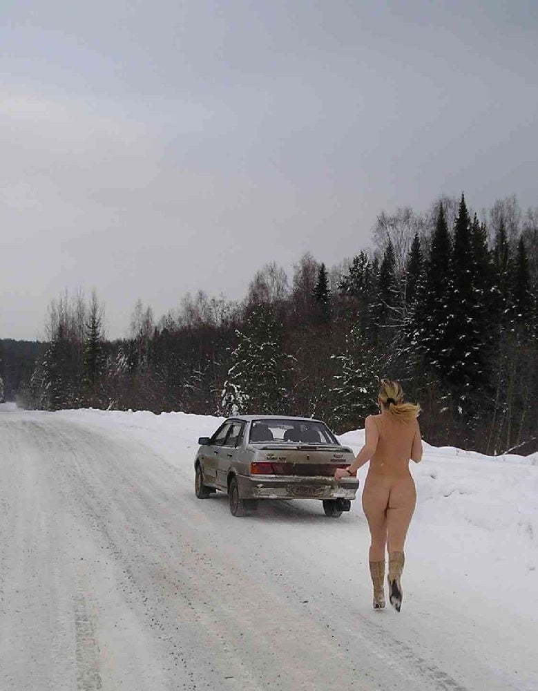 雪の中のロシア人の裸! (写真交換)
 #94427836