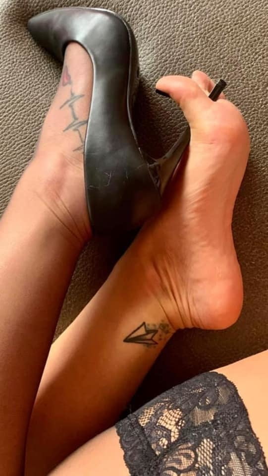 Pies de puta
 #90312783