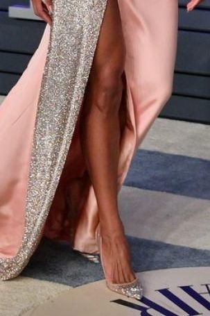Ciara pieds jambes sexy et talons hauts
 #96992197
