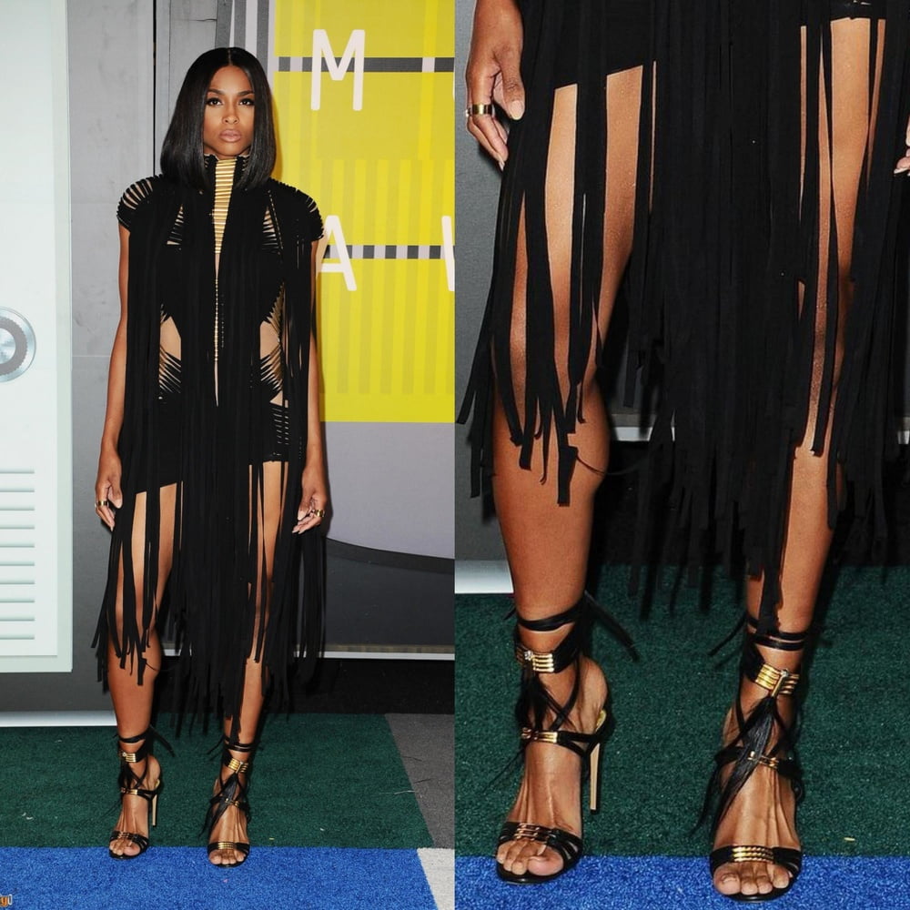 Ciara sexy pies de la pierna y los tacones altos
 #96992239