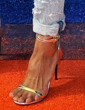 Ciara pieds jambes sexy et talons hauts
 #96992280