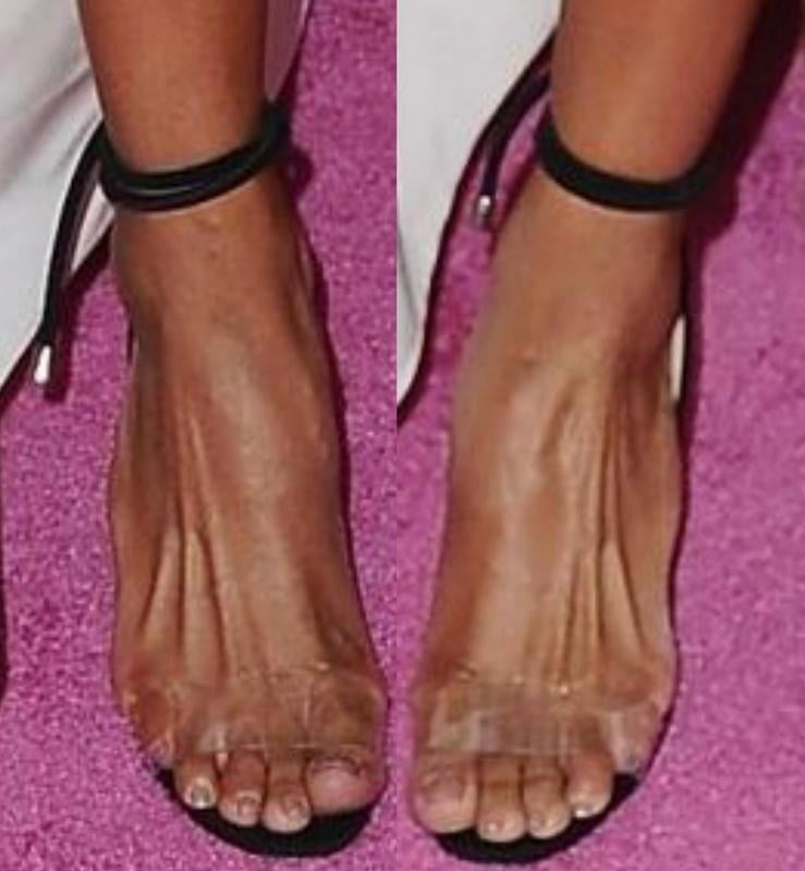 Ciara sexy pies de la pierna y los tacones altos
 #96992286
