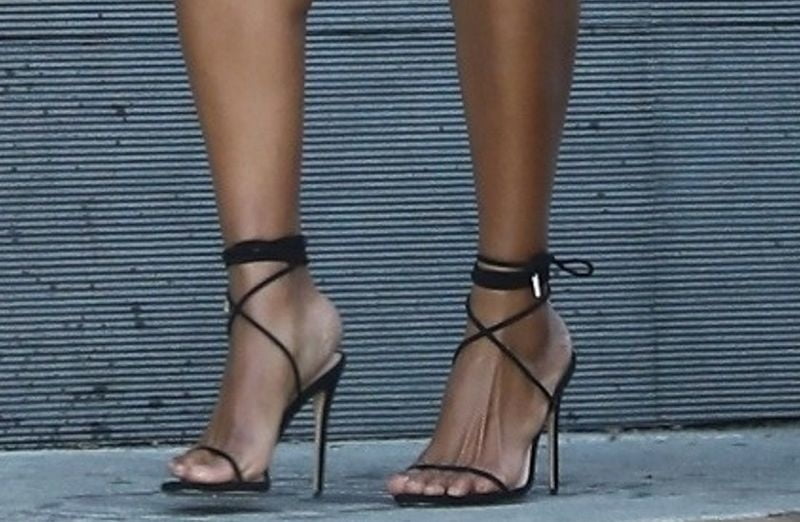 Ciaras sexy Beine Füße und High Heels
 #96992636