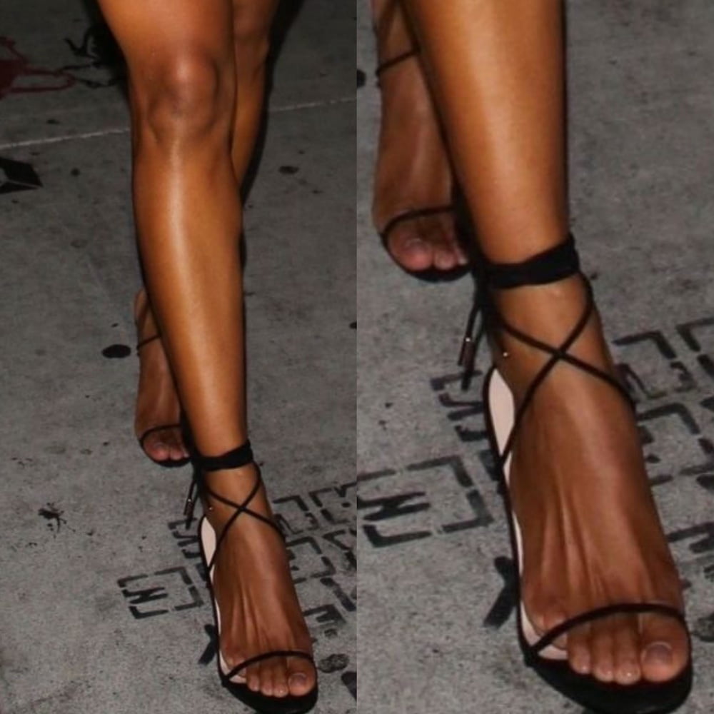 Ciara sexy pies de la pierna y los tacones altos
 #96992755