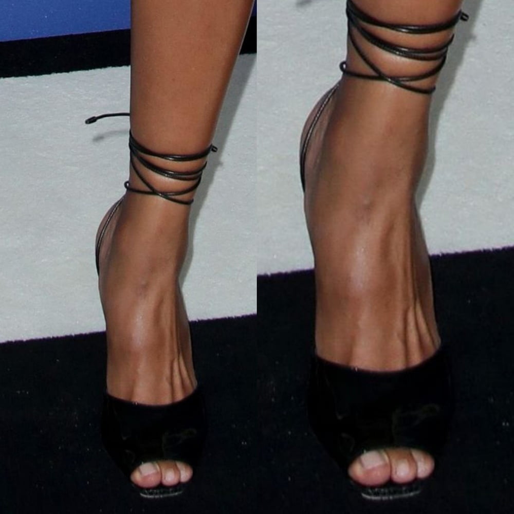 Ciara sexy pies de la pierna y los tacones altos
 #96992904