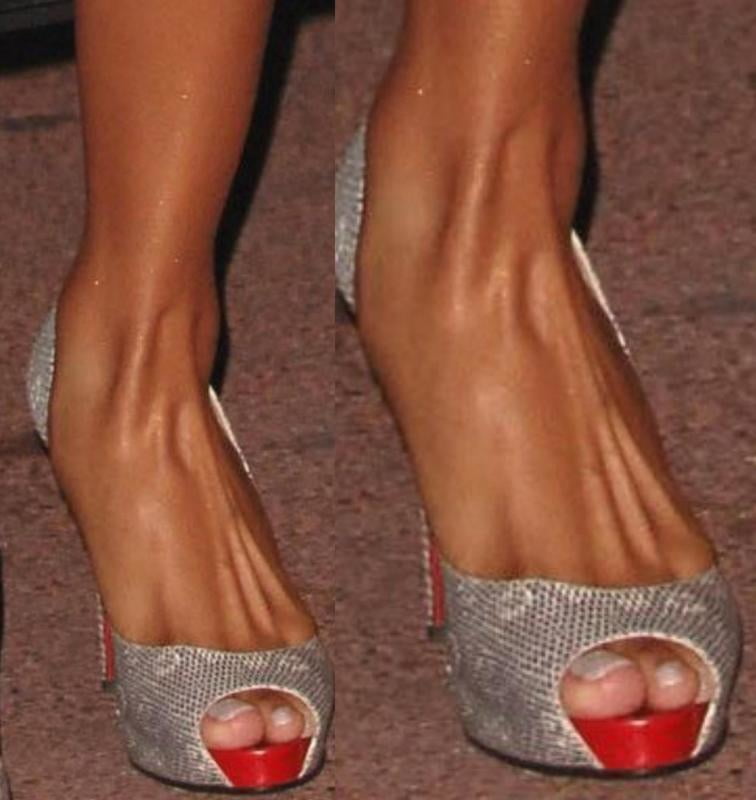 Ciaras sexy Beine Füße und High Heels
 #96993068