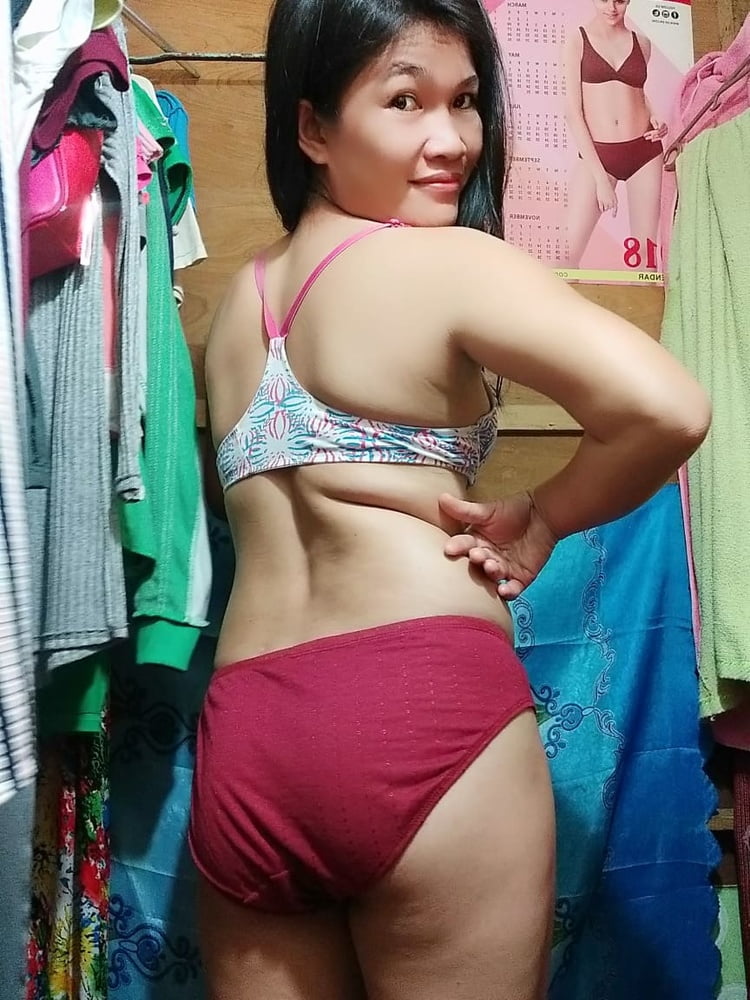 Süßes asiatisches Babe zeigt ihren süßen Körper
 #98684524