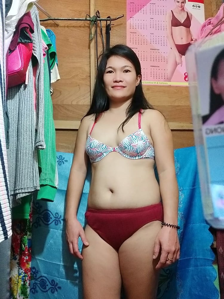 Süßes asiatisches Babe zeigt ihren süßen Körper
 #98684530