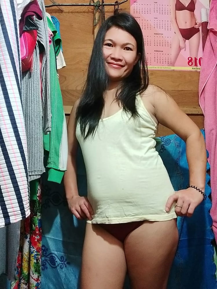 Süßes asiatisches Babe zeigt ihren süßen Körper
 #98684534