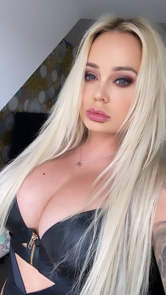 Sexy as fuck Schlampe
 #98122238