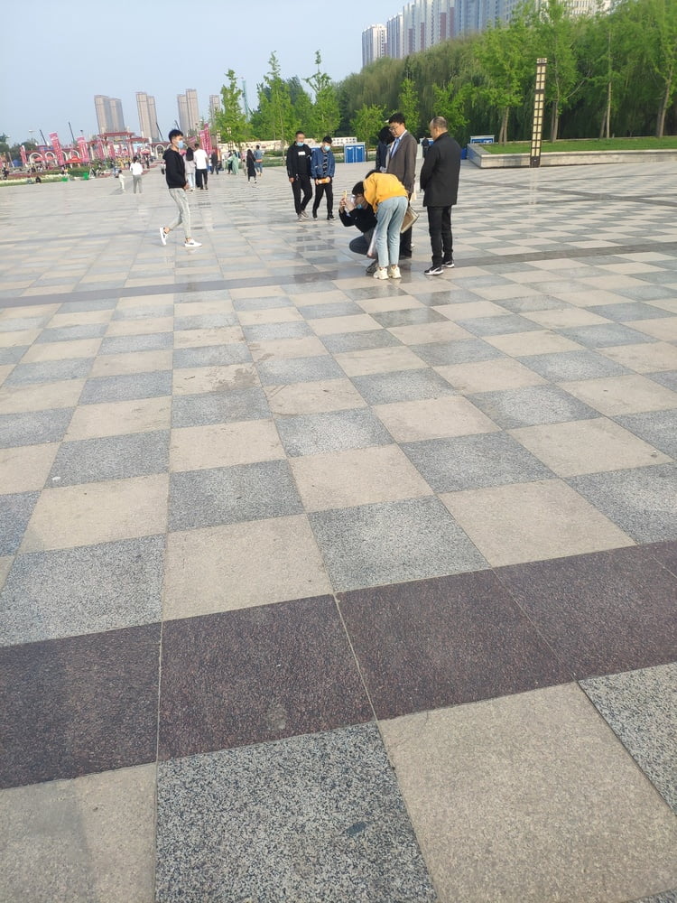 Sneak shot #93918993