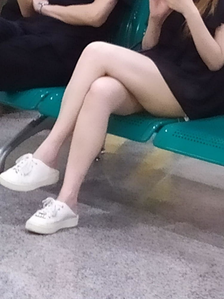 Sneak shot #93918996