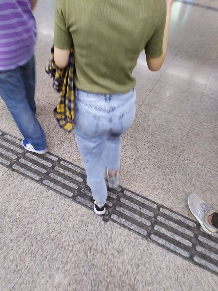 Sneak shot #93919002