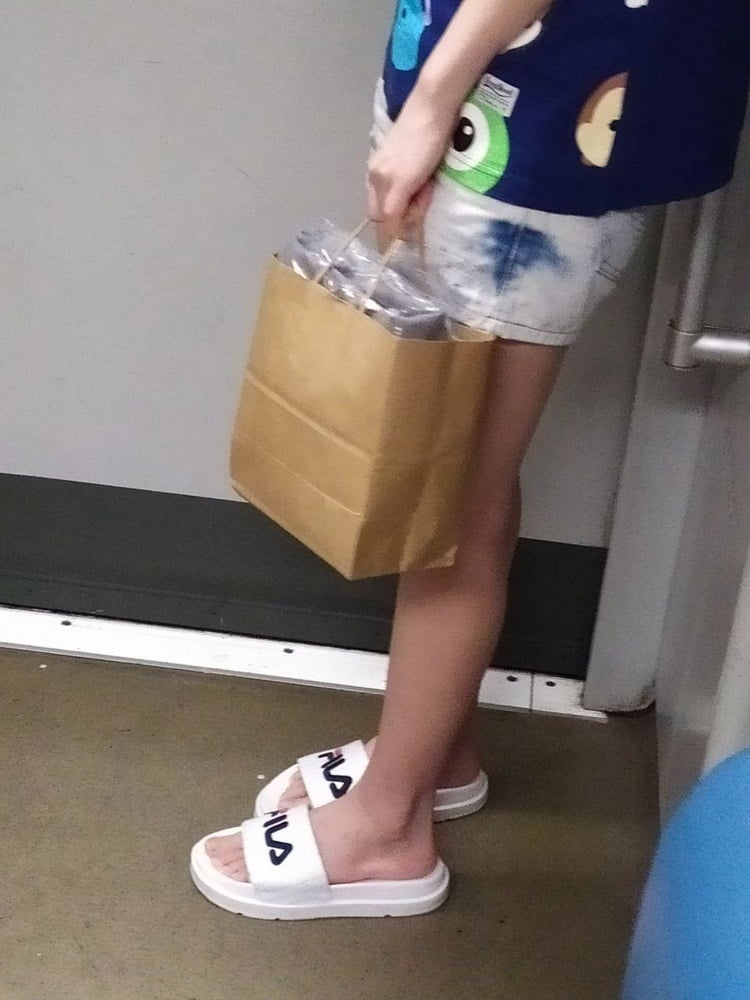 Sneak shot #93919014