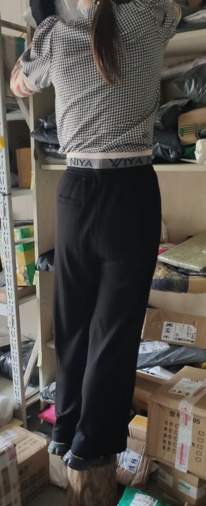 Sneak shot #93919032