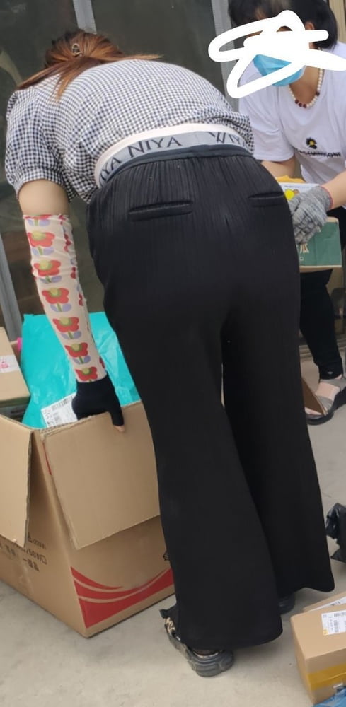 Sneak shot #93919035