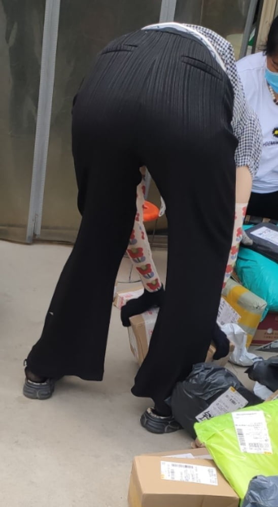 Sneak shot #93919037