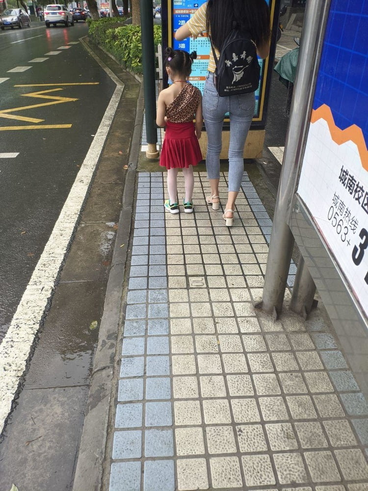 Sneak shot #93919041