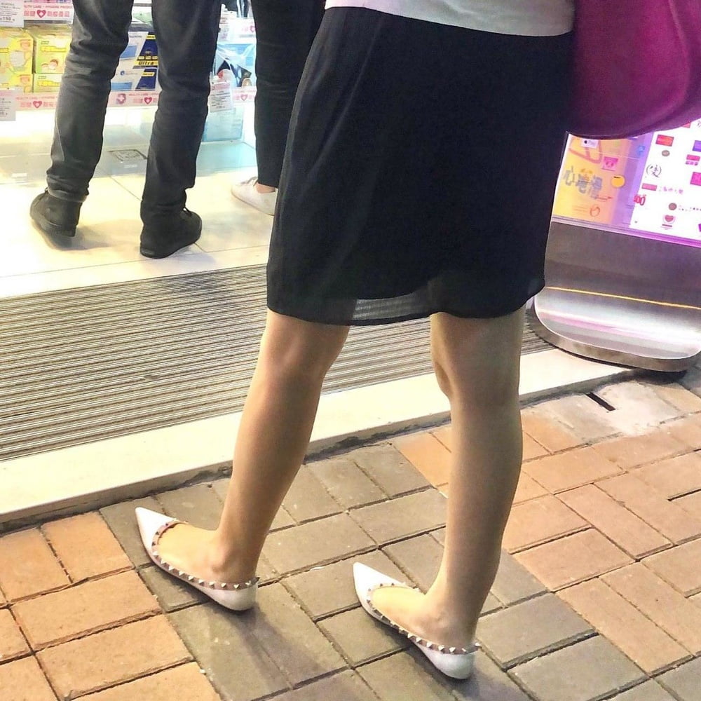 Sneak shot #93919048