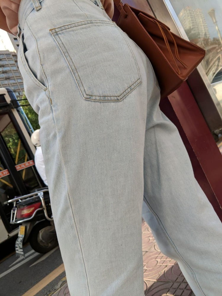 Sneak shot #93919051