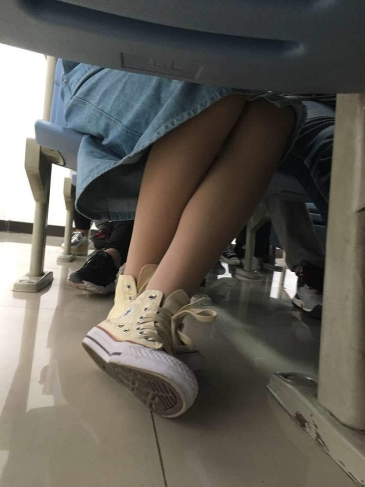 Sneak shot #93919066