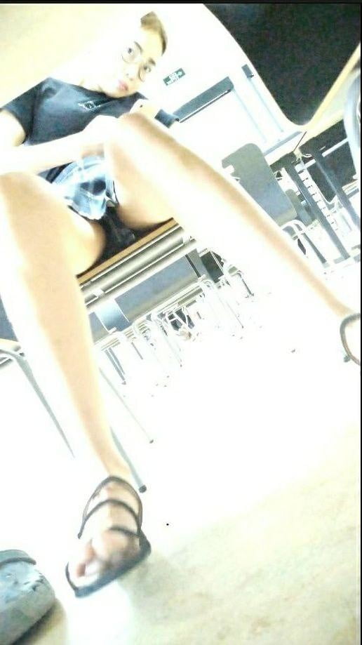 Sneak shot #93919084