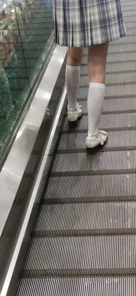 Sneak shot #93919090