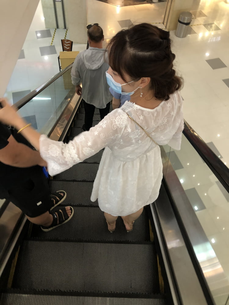 Sneak shot #93919093