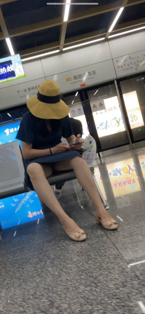 Sneak shot #93919095