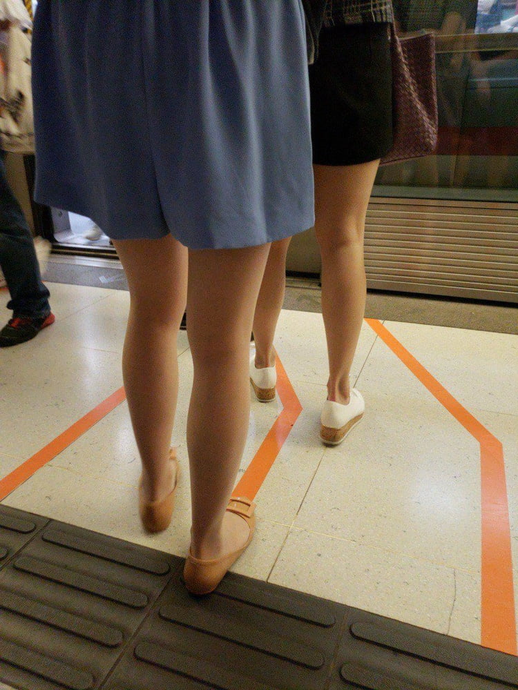 Sneak shot #93919128