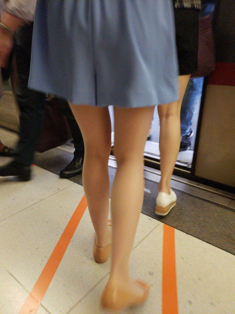 Sneak shot #93919131