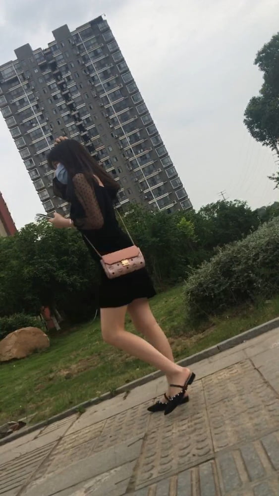 Sneak shot #93919137