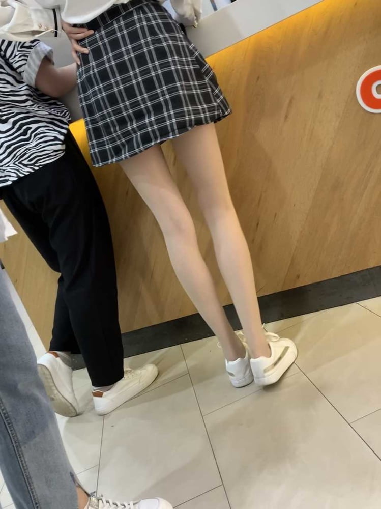 Sneak shot #93919149