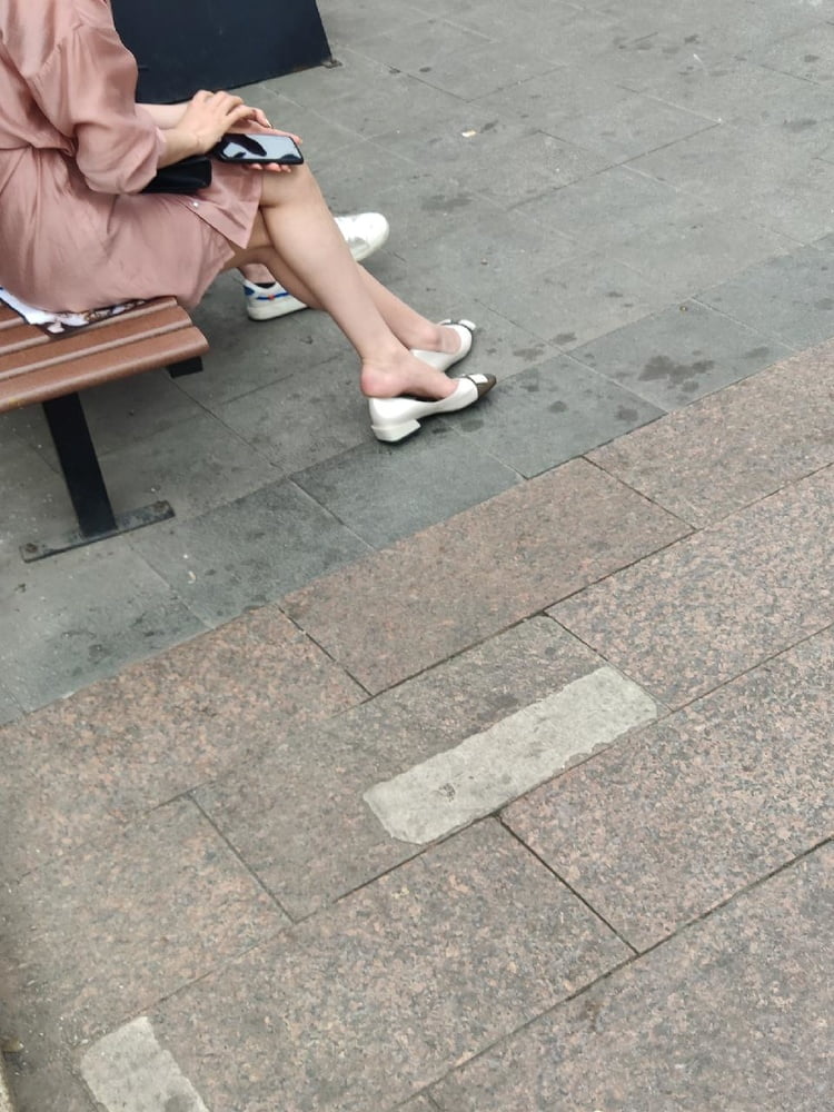 Sneak shot #93919168