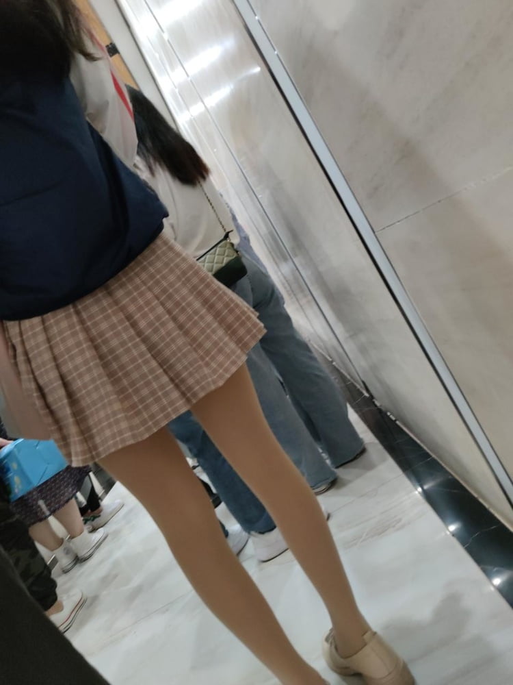 Sneak shot #93919171