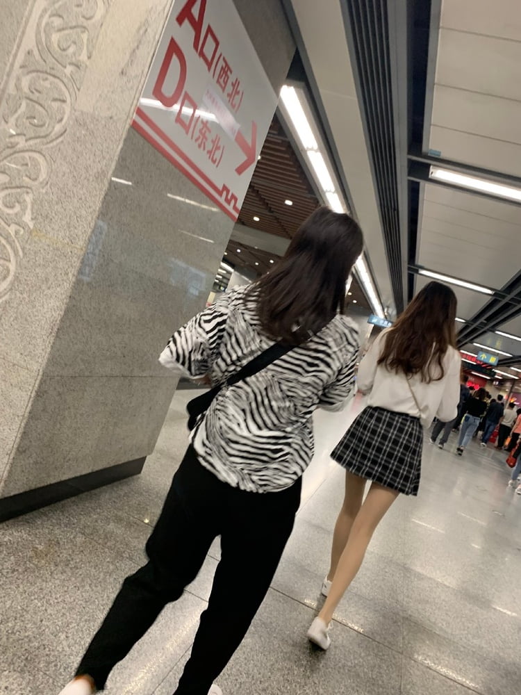 Sneak shot #93919177