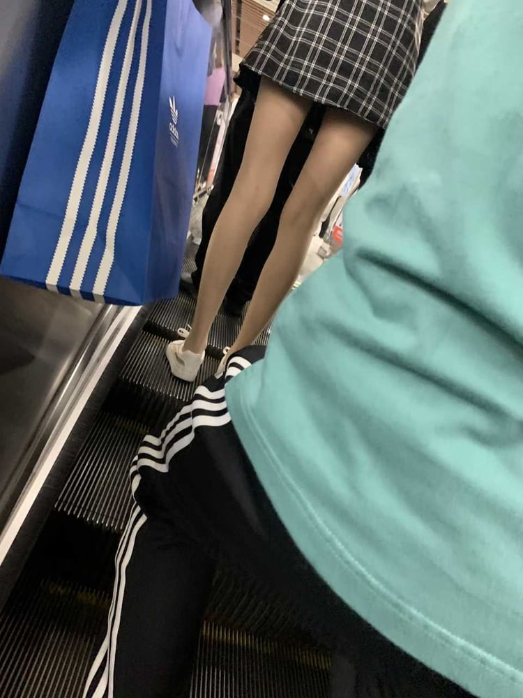 Sneak shot #93919186