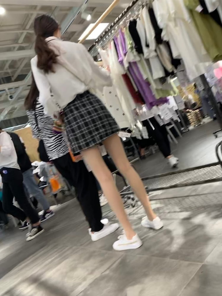 Sneak shot #93919189