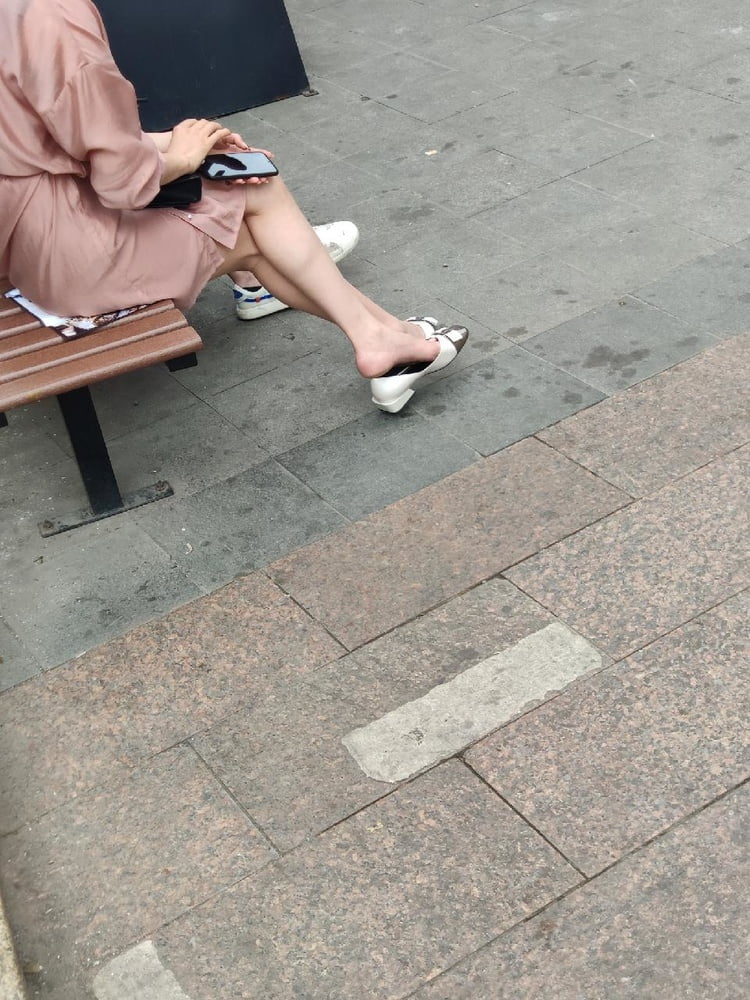 Sneak shot #93919192